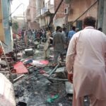 Des habitations pakistanaises réduitent en cendres